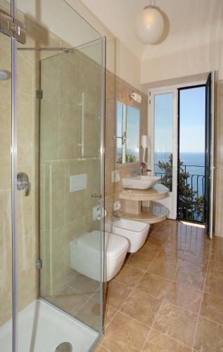 Double or Twin Room with Sea View