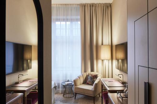 room detail thumbnail 1