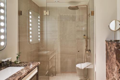 room detail thumbnail 2