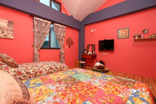 Wuju Wusu B&B Located in Siuolin Township, Wuju Wusu B&B is a perfect starting point from which to explore Hualien. The property has everything you need for a comfortable stay. Service-minded staff will welcome and