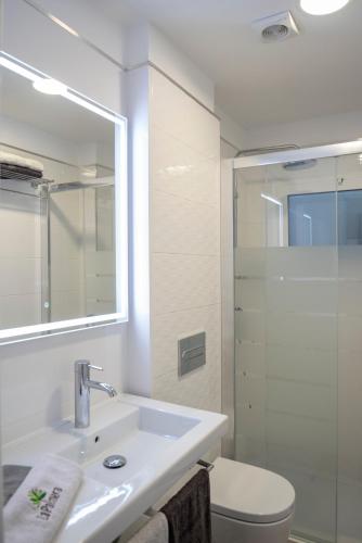 Deluxe Double Room image 4