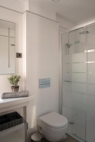 Deluxe Double Room image 6