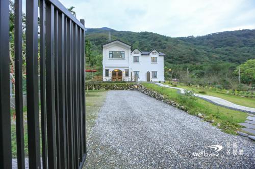 Wuju Wusu B&B near Mukumugi Valley