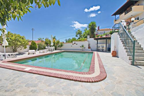  Maisonette with Sea View & Pool in Paliouri