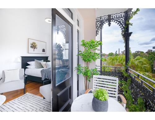 Designer styled studio in the heart of trendy Glebe