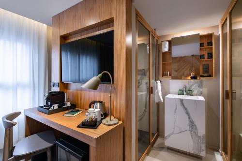 Deluxe Double Room image 3