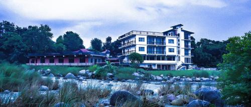 Hotel River Retreat
