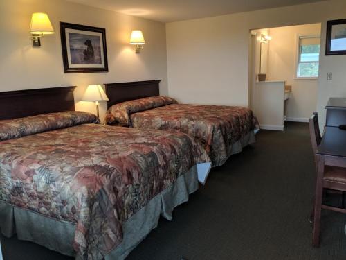2 queen beds