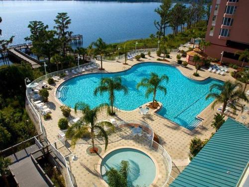 Penthouse Close to Disney area and Malls water view