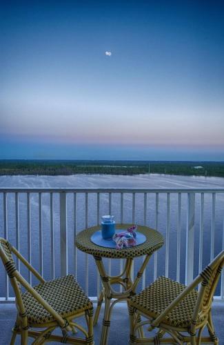 Penthouse Close to Disney area and Malls water view thumb 4