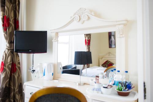 Queensbridge Hotel - image 4