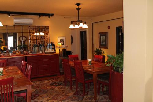 Iowa House Historic Inn - main image