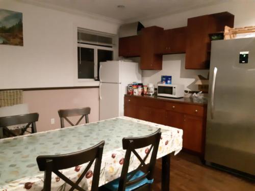 ห้องครัว, Vancouver Jenny's Guesthouse in โคควิตแลม (BC)