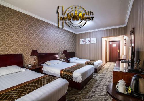 3 twin beds