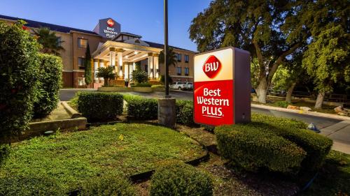 Best Western Plus Hill Country Suites - San Antonio