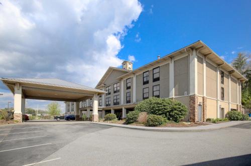 Quality Inn & Suites Boone - University Area