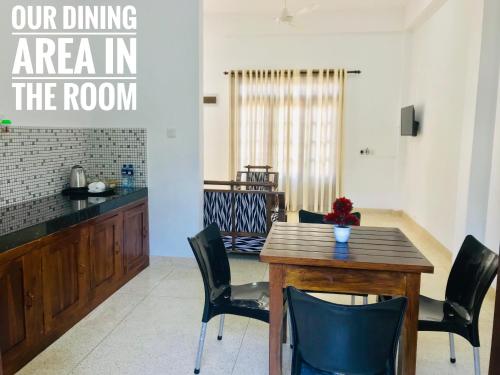 Triple Room with Balcony image 10