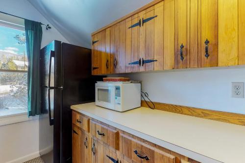 Manor House Hideaway - image 6