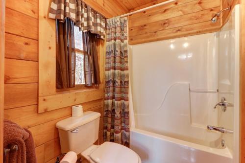 Sugar Bear Cabin - image 3
