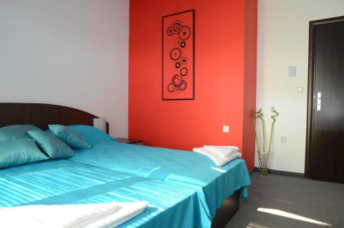 4 twin beds