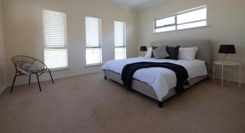 Ochre Point Beach House on Moana Seafront