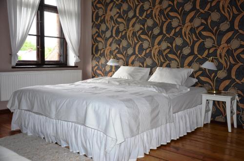 2 twin beds, 1 sofa bed