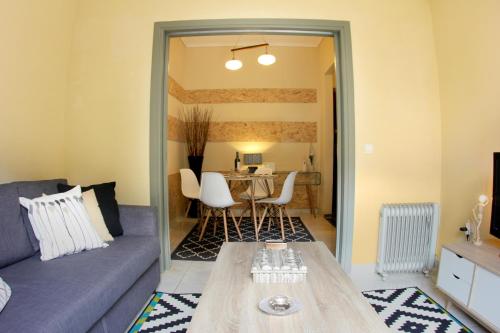 STYLISH CITY CENTER GARDEN APARTMENT - main image