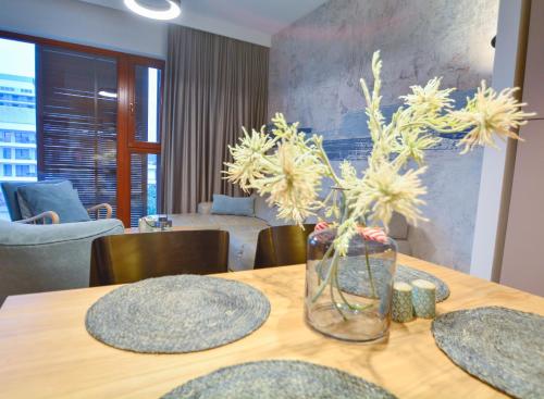 One-Bedroom Apartment with Free Parking Place and Sea View image 6