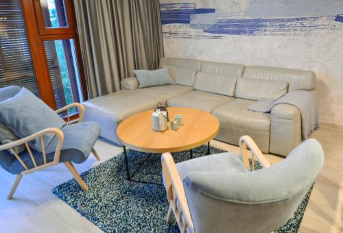 One-Bedroom Apartment with Free Parking Place and Sea View image 9