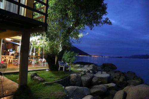 Közös társalgó / TV, Prainha da Nina Apartamentos in Ribeirao da Ilha