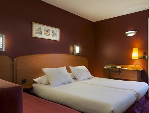 Comfort Hotel CDG Goussainville - image 5