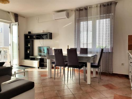 Apartments Gala Novalja - image 2
