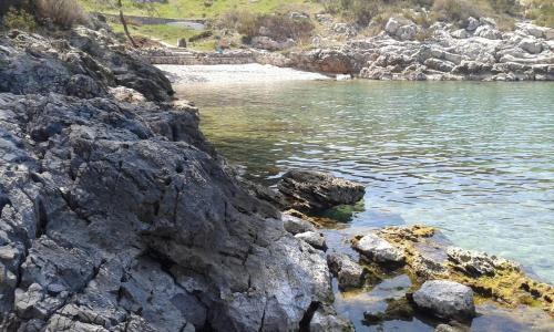Apartments 1st line to sea and beach,quiet area,private parking,terrace with sea view