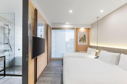 Triple Room with City View image 7