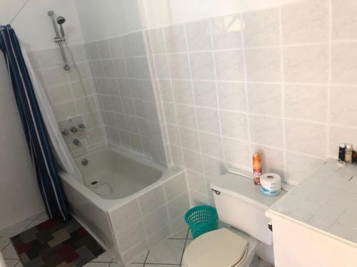 Bathroom, Diamondview in Soufriere