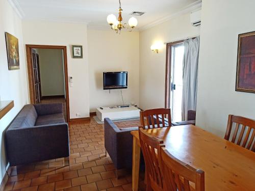 葛籣汽車旅館與公寓 (Glen Inn Motel and Apartments) in 威福利谷