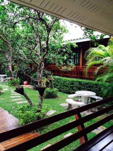 Baan Kornnara Resort in Amphawa