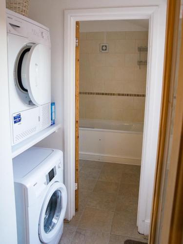Jutes House Exeter - image 14