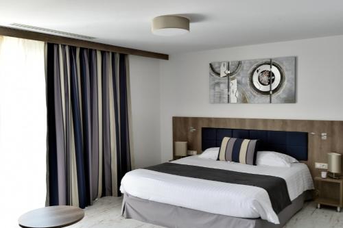 1 king bed, 2 twin beds