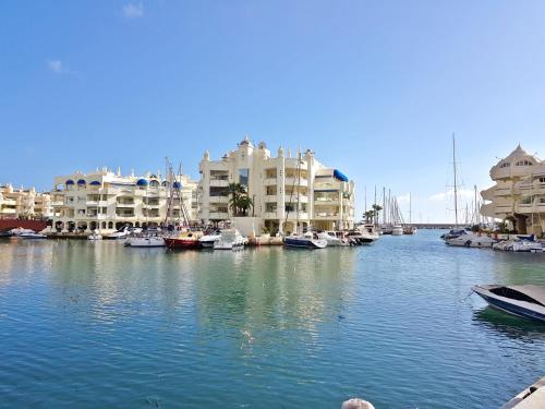 SkySea Holidays Marina Blue - 레스토랑