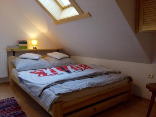 2 bedrooms, 4 beds