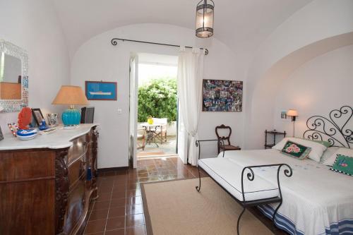 Three-Bedroom Holiday Home  image 5