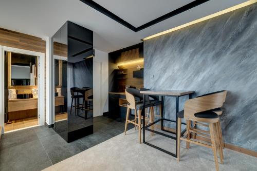 Black Pearl Luxury Suites - image 10