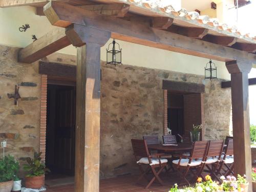 Casa Rural Leonor con piscina privada in Casar De Palomero