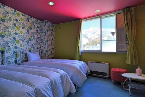 Twin Room with Private Bathroom image 10