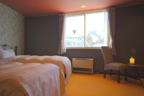 Twin Room with Private Bathroom image 1