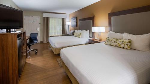 Queen Room with Two Queen Beds - Non-Smoking