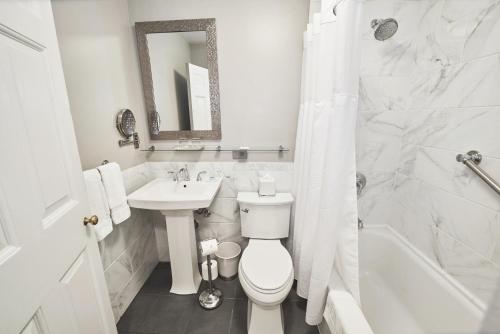 Superior Twin Room image 4