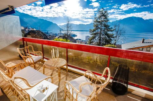  Terrace with Lake & Mountain View, Pension in Montreux