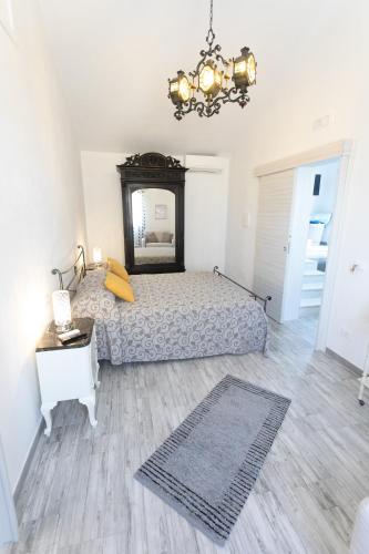 1 queen bed, 1 sofa bed